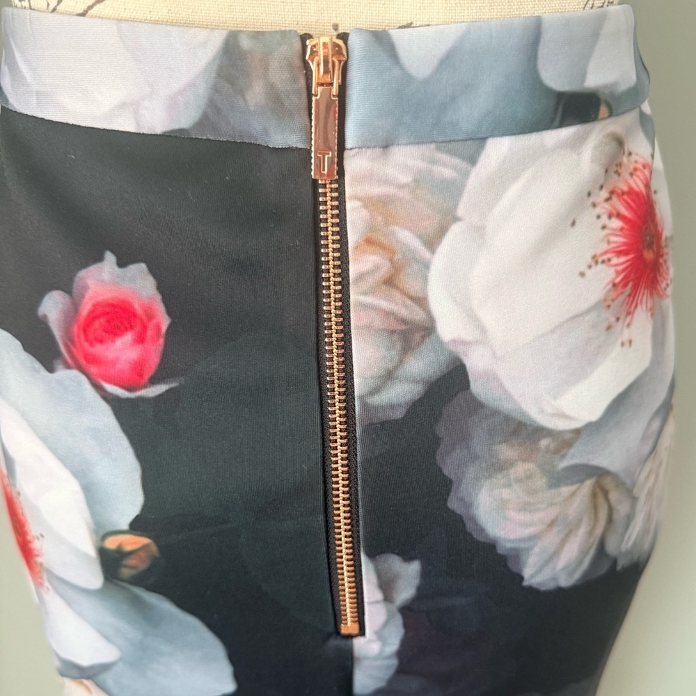 Ted Baker London Black Floral Pencil Skirt Garden Print Midi Skirt Size 1 - Picture 5 of 7